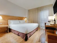 Hesperia Zaragoza Centro Hotels near La Romareda