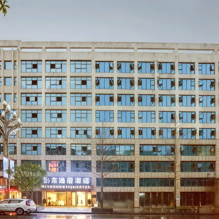 Yidong Yiju Hotel (Kaili College High-speed Railway South Station Branch)