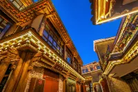 Shangri-La 5th Asterly Stone Tiankui Hotel (Dukezong Ancient City Shop) - 4-Star