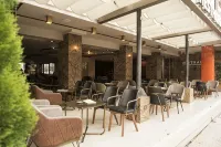 Mistral Hotel - ติดทะเล