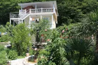 Noshen Guest House - Homestays