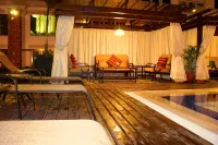 Central Park Tower Resort - Swimmingpools