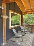 The Little Lake Shack- Pet Friendly Treehouse Cabin