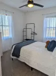 Delightful 2-bedroom house with WiFi, AC between Greentown & Kokomo