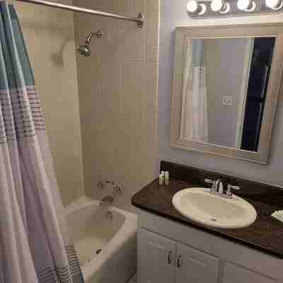Cozy condo in charming Myrtle Beach with AC, WiFi Rooms