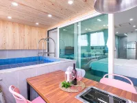 Geojae Sunstay Poolvilla Hotels near Maengjongjuk Theme Park
