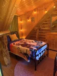 Cozy cabin bordering forest service trails. Perfect escape on 10 acres of forest
