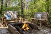 Silverwood Basecamp with Games and Outdoor Bar - Homestays
