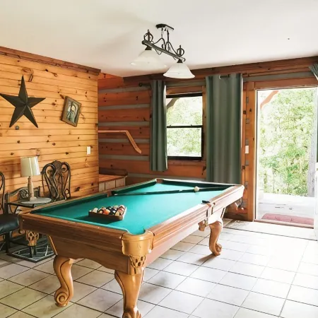 Come and enjoy Bryson City! Just minutes from NOC, Deep Creek, GSMNP, Fishing!!!