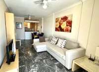 ROMANTIC RETREAT IN PRIME POSITION WITH STUNNING VIEWS TO CLIFFS, MARINA & SEA. - 公寓