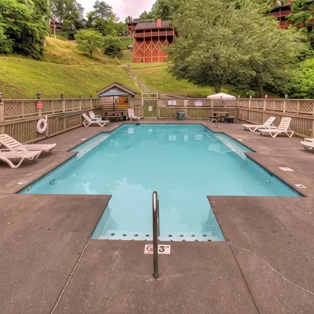 Cozy 2-bedroom cabin in welcoming lake Douglas, Sevierville near Pigeon Forge