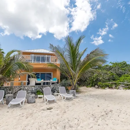 Charming 3-bedroom villa with 2 King size beds on Beautiful North Side