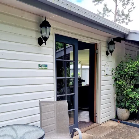 The Possum Pad Yungaburra Village. Walk to Restaurants, Historic Pub