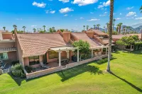 Beautiful condo at the Oasis Palm Desert. Golf and community pool