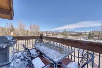 Newly Updated, Cozy and Spacious Condo!