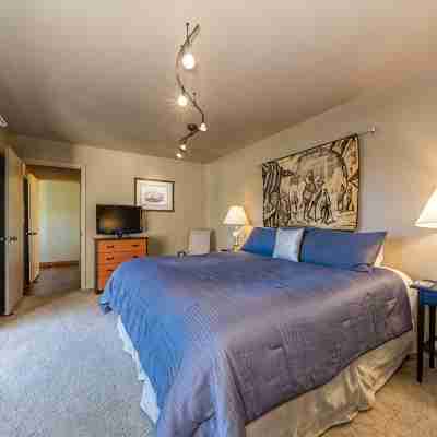 Wapato Point Halmalka Condo 512B Sleeps 8 by Outdoor Pool, Sandy Beach Amenities Rooms