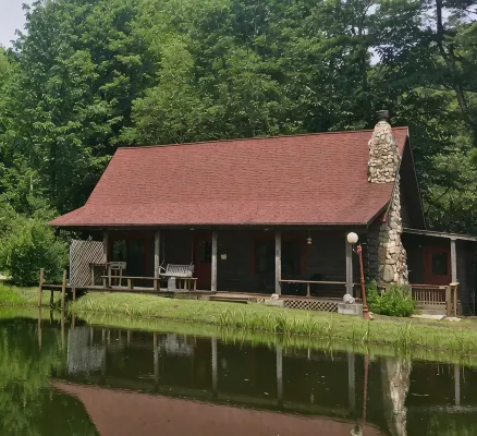 Cozy Mountain Cabin with pond one mile from the Blue Ridge Parkway