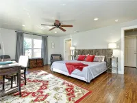 4BDRM W/Private Pool & Hot Tub - Walk to Town Square, Minutes to Wineries!
