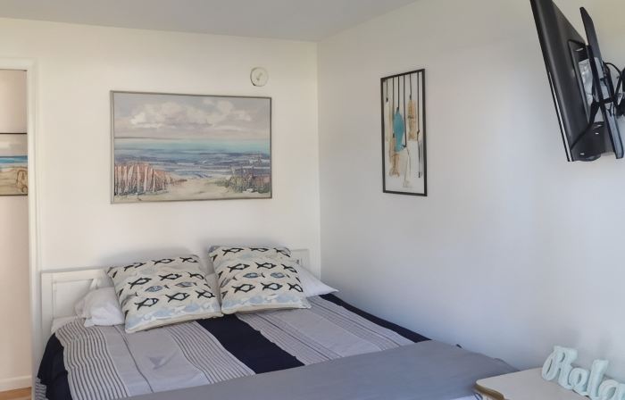 Sunrise Beach Oscoda - Lake Huron | Condo |Sleeps 8 |  3BR/2BA | Private Beach