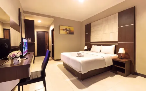 Hotel Sukajadi by Holie