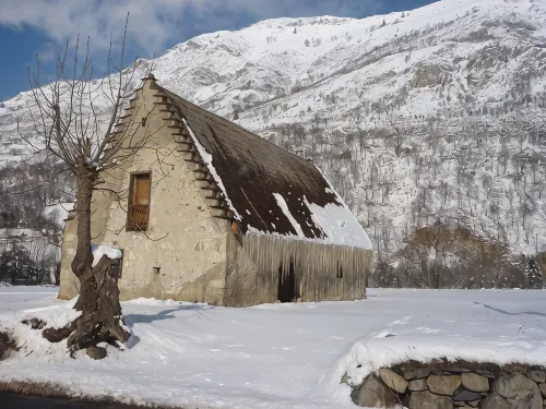 CAMPAN Authentic thatched barn, completely renovated, very comfortable