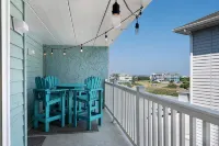 Dog-Friendly Oceanfront Condo, Walk-in Shower & Pools - 3 estrellas