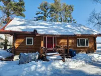 cozy lake house, full log cabin on beautiful shell lake, w/ wonderful loft. - Alppimaja
