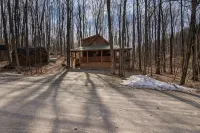 Private Wooded Log Cabin Near Shanty Creek Resorts -Four Season Adventure Awaits - Chalets