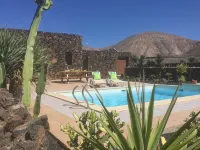 ECO Friendly Volcanic Rock Villa with Private Pool (6.7m x 4.6m) WiFi. Sea View. - Kolam Renang Peribadi