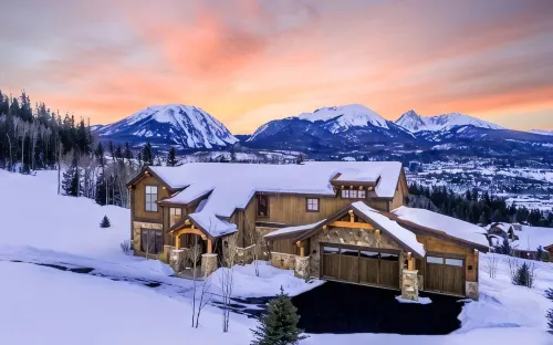 Stunning Mountain Escape - easy access to Keystone, Breckenridge, Copper, & Vail