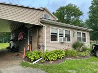 Lamoka Lake House with Sundeck and Dock in the Finger Lakes Hoteles en Tyrone