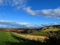 Hill Top Retreat  homestay - With  270 degrees stunning Views ! - 3-Star