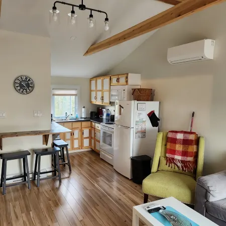 Cozy Two Bedroom North Shore Cottage