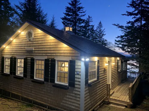Private Oceanfront Cottage renovated: New Oceanfront Master BR for 2023 season - Wifi