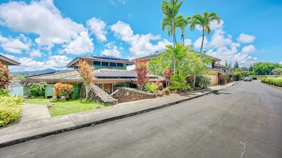 Direct Oceanfront Kalapaki Beach Home, Wrap-Around Lanai, A/C, Views, Sleeps 8