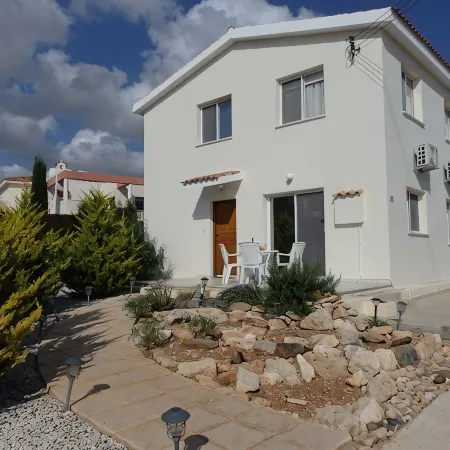 3 Bed Villa,very large fully enclosed plot,outside covered kitchen!