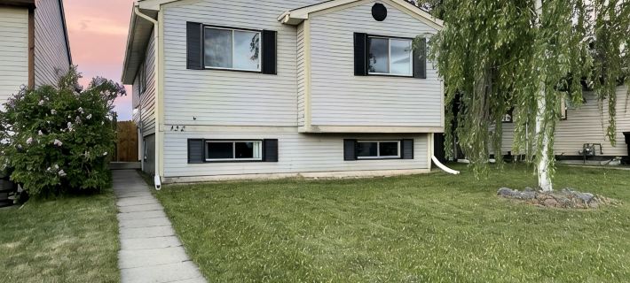 Mountain Style 4-bedroom Home near Jasper NP gate Hotels in Hinton