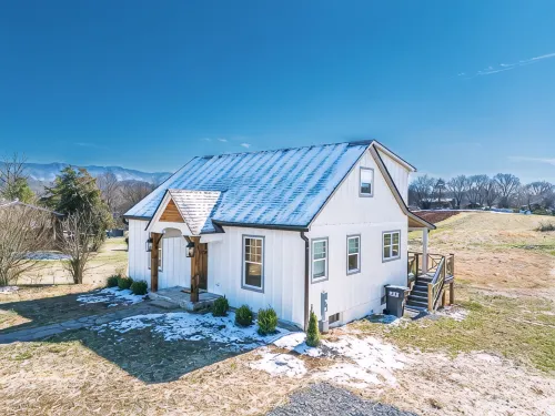Charming 2-bedroom + Loft  cottage in Maryville Tennessee