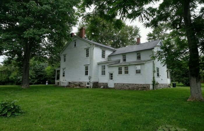 Historic 1874 Farm House at Foot of Gunks