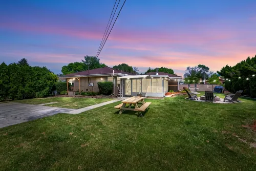 Group Getaway Retreat: Hot tub, Game Room, Cinema & Firepit - Bungalows