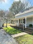 Crabapple Cottage     Your cozy temporary home - Homestays