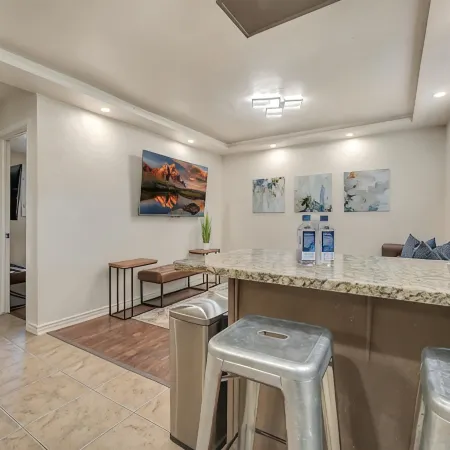Oak's Beautiful Contemporary Suite #03