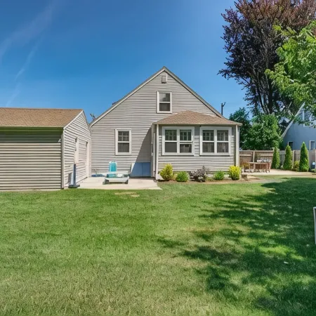 Charming home, easy access - everything Branford. Super Host with 5-Star Rating