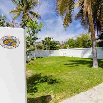 Amazing 6,000 sqft house sleeps 10, walk to Beach, Shops and Restaurants Hotel Exterior