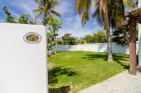 Amazing 6,000 sqft house sleeps 10, walk to Beach, Shops and Restaurants - 방갈로