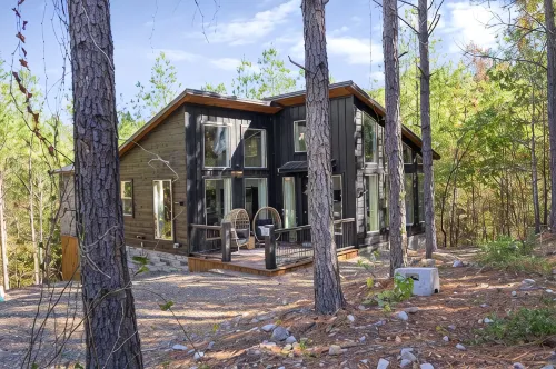 Secluded Luxury Couples Cabin with Hot Tub