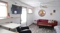 Guest House near Glacier with sunset views
