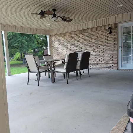 One level home close to interstate and 25 minutes to Nashville.