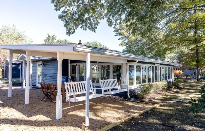 The Little Blue Cottage - Topping : Waterfront!