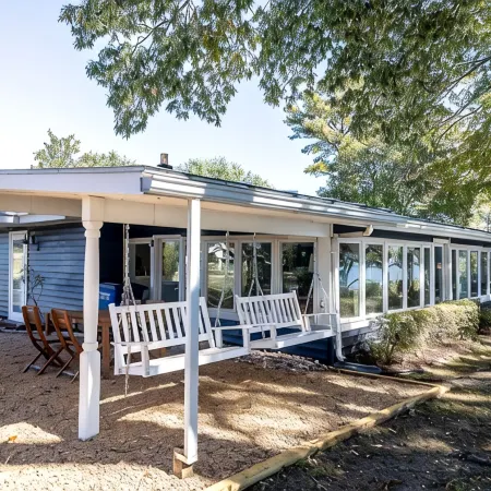 The Little Blue Cottage - Topping : Waterfront!